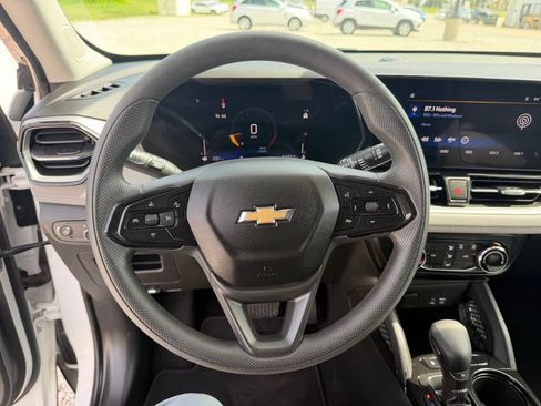 Used 2025 Chevrolet TrailBlazer LT FWD image 14