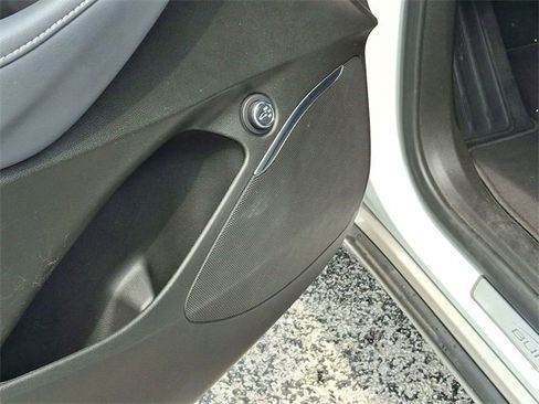 Used 2023 Buick Enclave Essence image 20