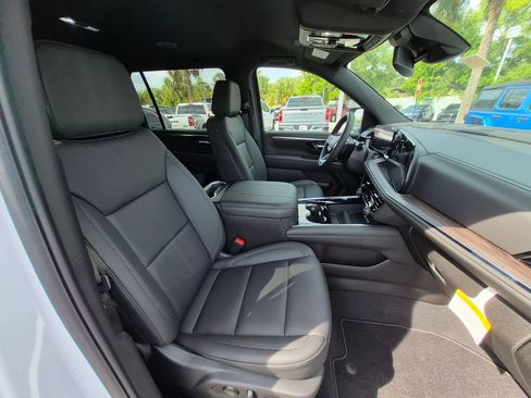 New 2026 Chevrolet Suburban LT w/ Comfort Package AWD/4WD image 24