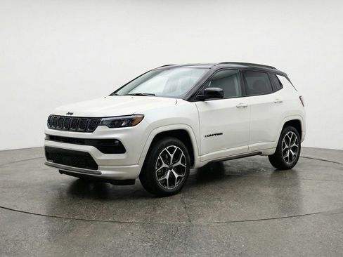 Used 2025 Jeep Compass Limited AWD/4WD image 3