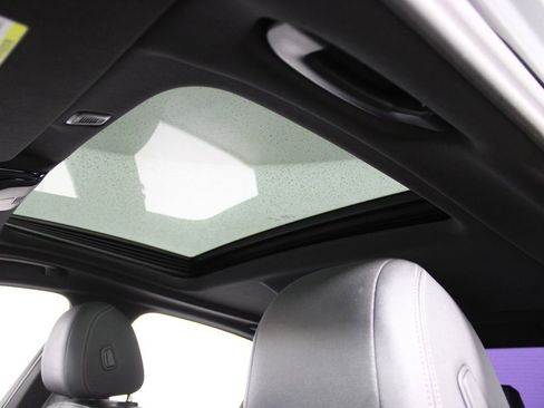 Used 2023 BMW 530e w/ M Sport Package image 9