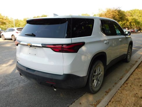 Used 2022 Chevrolet Traverse LS FWD image 10