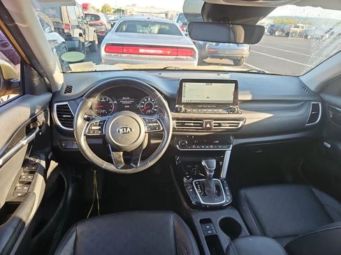 Used 2021 Kia Seltos SX w/ SX Sunroof Package AWD/4WD image 5