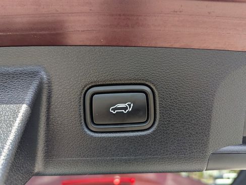 Certified 2022 Kia Telluride SX w/ Towing Package image 9