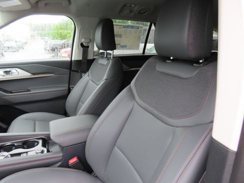 New 2026 Ford Explorer Active w/ Active Comfort Package AWD/4WD image 14