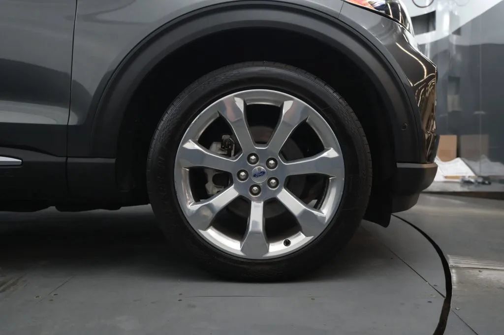 Used 2020 Ford Explorer Platinum w/ Premium Technology Package AWD/4WD image 21