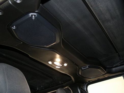 Used 2022 Jeep Wrangler Unlimited Rubicon w/ Xtreme Recon 35" Tire Package image 15