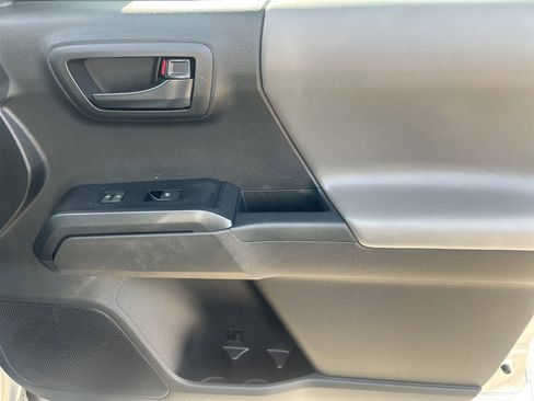 Used 2022 Toyota Tacoma SR image 21