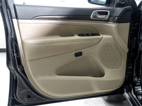 Used 2017 Jeep Grand Cherokee Limited image 41