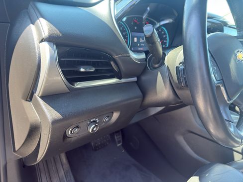 Used 2020 Chevrolet Traverse LT w/ LT Premium Package AWD/4WD image 15