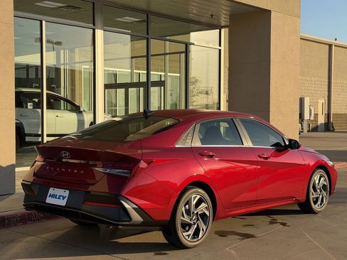 New 2025 Hyundai Elantra SEL image 4