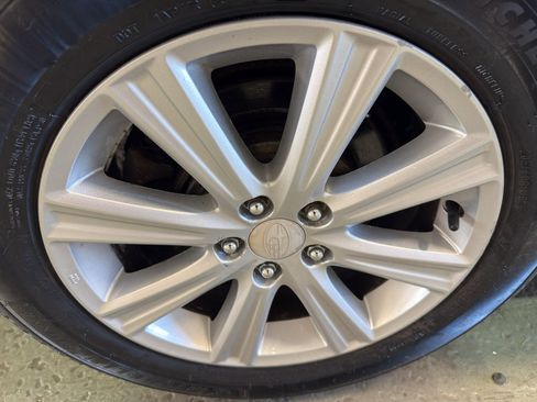 Used 2010 Subaru Legacy 2.5i Premium AWD/4WD image 35