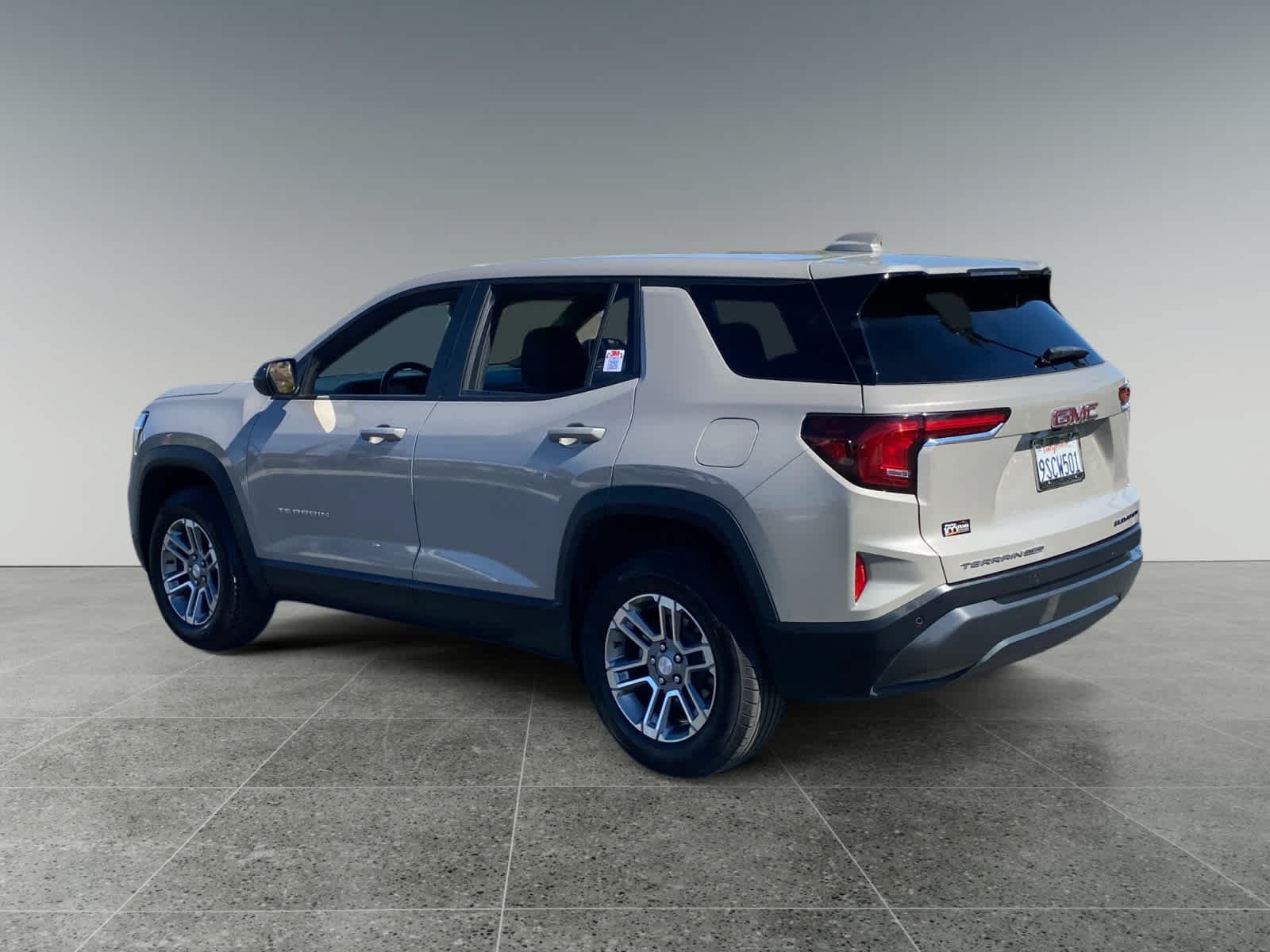 Used 2025 GMC Terrain Elevation AWD/4WD image 3