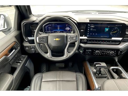 Used 2024 Chevrolet Silverado 1500 High Country AWD/4WD image 5