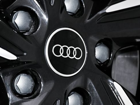 Used 2025 Audi S6 e-tron Prestige w/ 21" Black Optic Package image 98