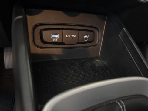 Used 2025 Hyundai Venue SE image 39