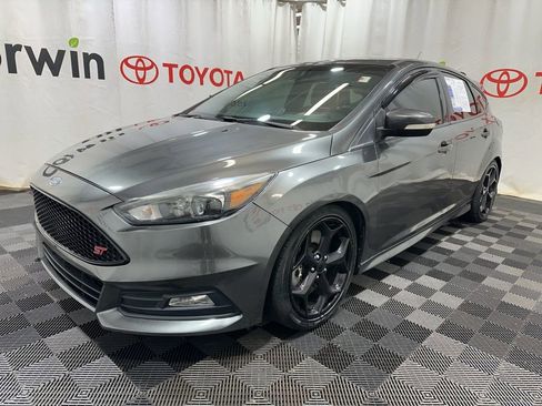 Used 2017 Ford Focus ST w/ Equipment Group 401A image 3