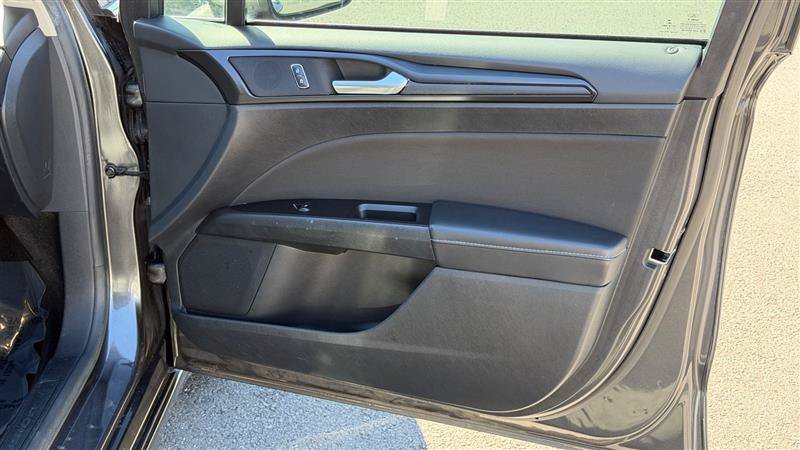 Used 2018 Ford Fusion SE w/ Equipment Group 201A FWD image 32
