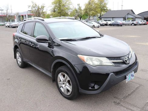 Used 2014 Toyota RAV4 LE image 3
