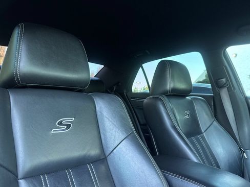 Used 2018 Chrysler 300 S AWD/4WD image 20
