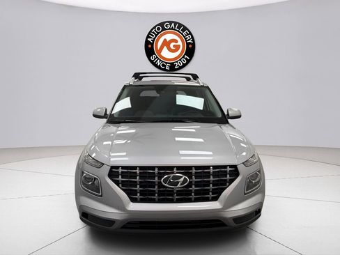 Used 2025 Hyundai Venue SEL FWD image 5