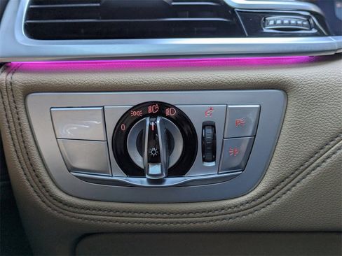 Used 2022 BMW 750i xDrive w/ Luxury Rear Seating Package image 26