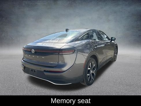 Used 2024 Toyota Crown Limited image 6