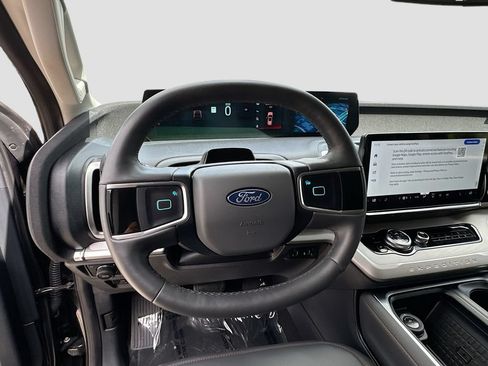 Used 2025 Ford Expedition Max Active AWD/4WD image 11
