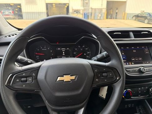 Used 2023 Chevrolet TrailBlazer LS FWD image 12