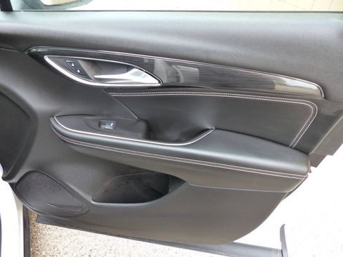 Used 2022 Buick Envision Preferred FWD image 25