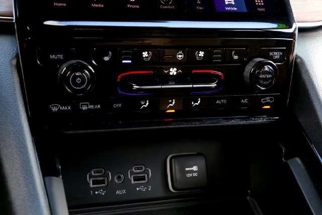 Used 2024 Jeep Grand Cherokee L Summit w/ Luxury Tech Group V AWD/4WD image 20