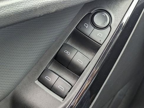 Used 2025 Chevrolet Equinox LT FWD image 23