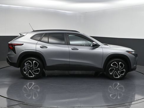 Used 2025 Chevrolet Trax RS w/ Driver Confidence Package FWD image 8