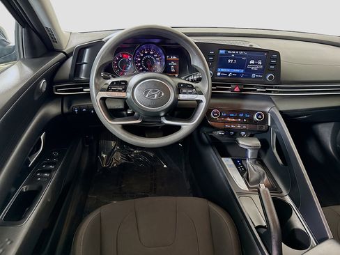 Used 2021 Hyundai Elantra SEL image 17