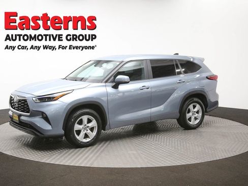 Used 2023 Toyota Highlander LE image 57