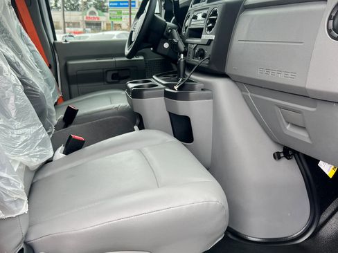 Used 2022 Ford E-450 and Econoline 450 Super Duty RWD image 15