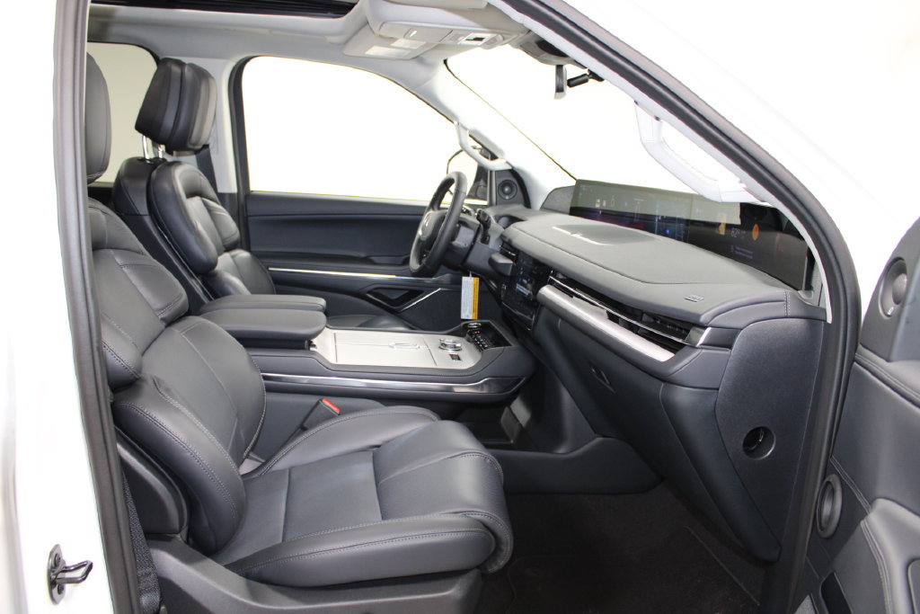 New 2027 Lincoln Navigator Reserve RWD image 30