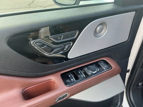 Certified 2026 Lincoln Aviator Reserve AWD/4WD image 16