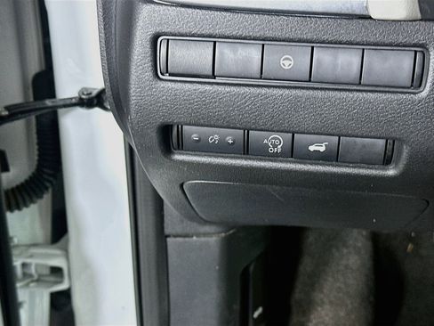 Used 2025 Nissan Rogue SV FWD image 17