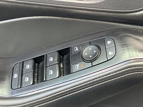 Used 2025 Nissan Rogue SV AWD/4WD image 14