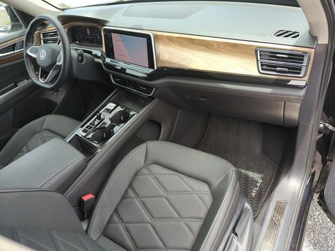 Used 2025 Volkswagen Atlas SE w/ Black Wheel Package AWD/4WD image 23