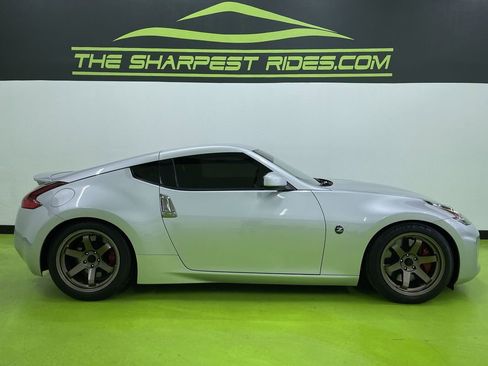 Used 2020 Nissan 370Z w/ Sport Package image 11