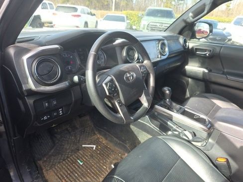 Used 2022 Toyota Tacoma Limited image 13