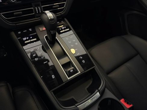 Certified 2026 Porsche Macan AWD/4WD image 19