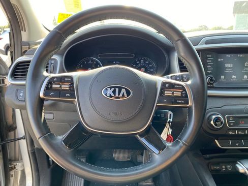 Used 2019 Kia Sorento S FWD image 9