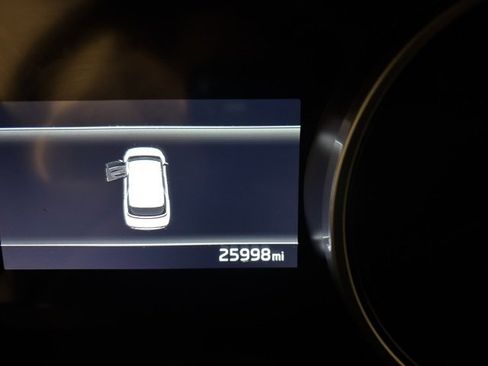 Used 2024 Kia Carnival EX image 15