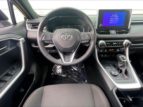 Used 2023 Toyota RAV4 SE image 6