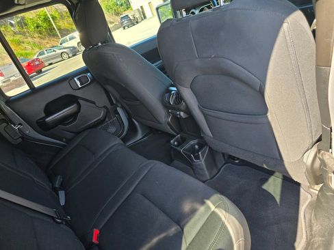 Used 2018 Jeep Wrangler Unlimited Sport S AWD/4WD image 26