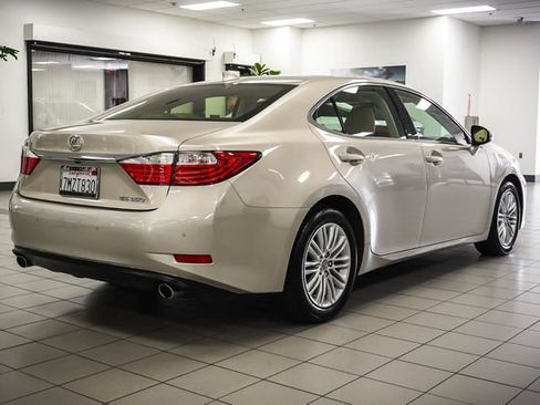 Used 2015 Lexus ES 350 w/ Premium Package FWD image 6