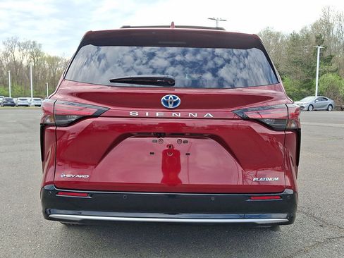 Used 2025 Toyota Sienna Platinum image 24